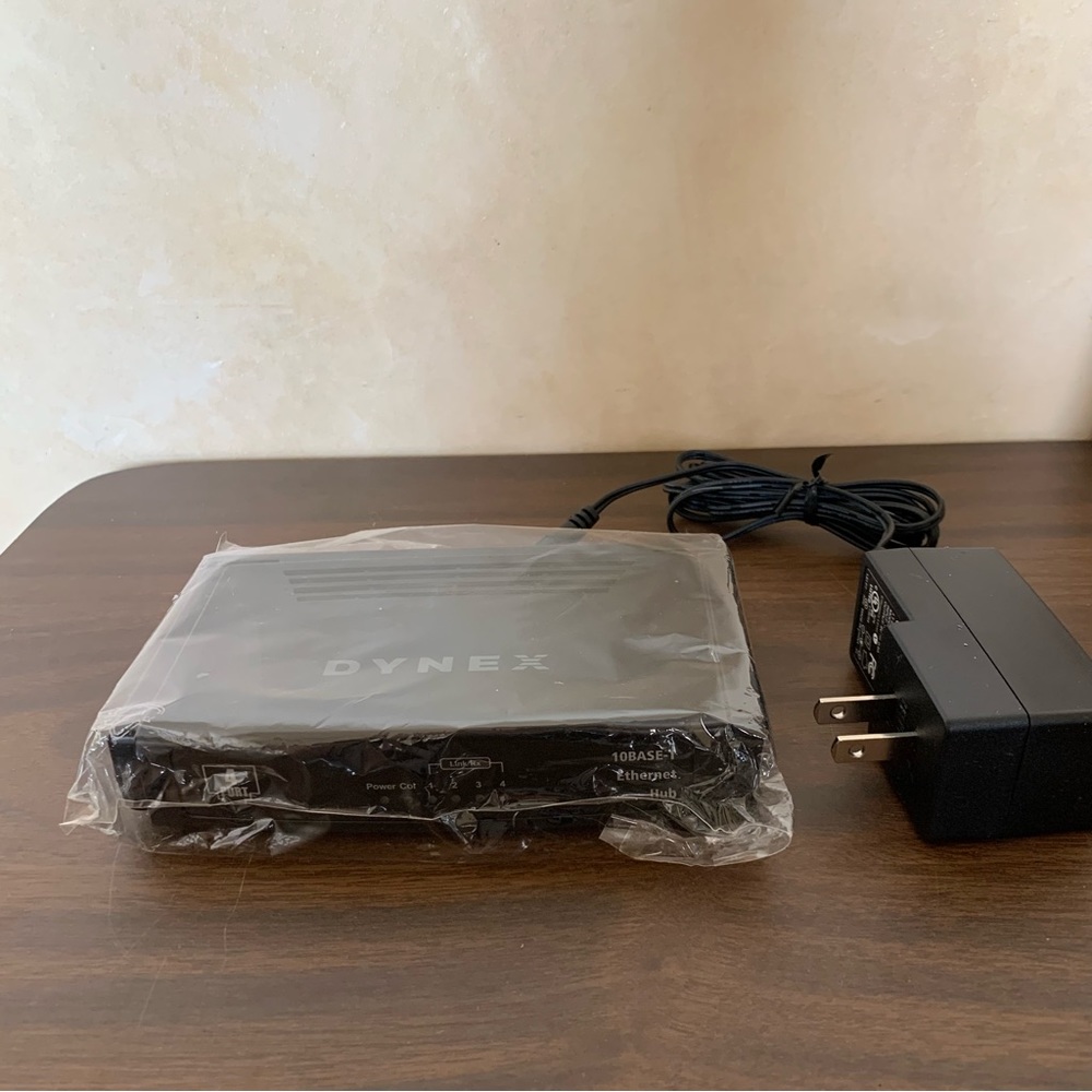 Dynex Model No. DX-EHB4 Ver: 3.0 10BASE-T Ethernet Hub